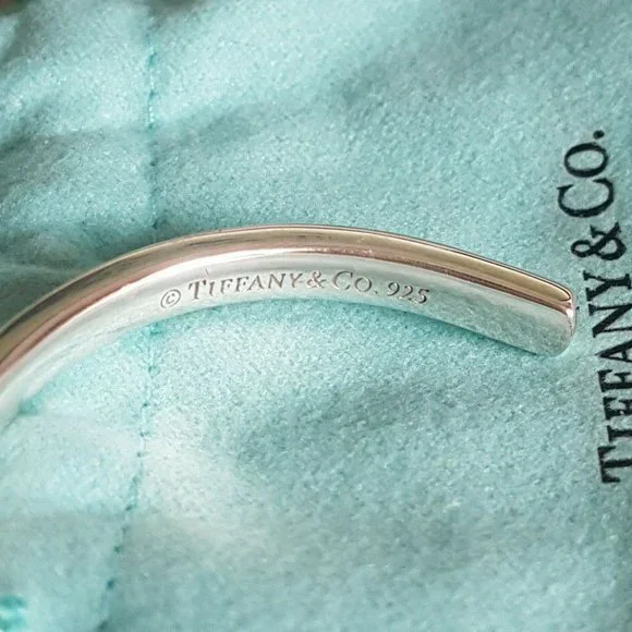 🌟🌸2xHOST PICK 🌟🌸 NWOT Authentic Tiffany & Co 925 Silver Narrow Cuff Bracelet - Picture 7 of 9